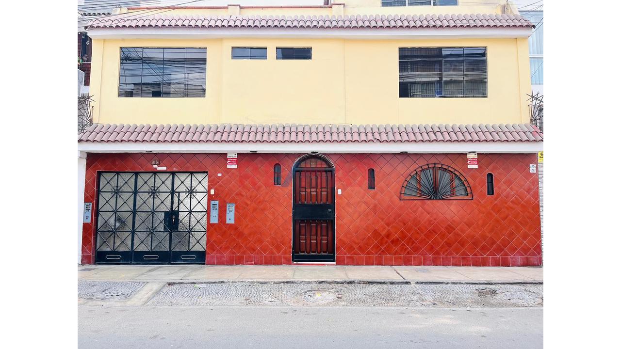 Se Vende Triplex En Ate – Ubicación Estratégica