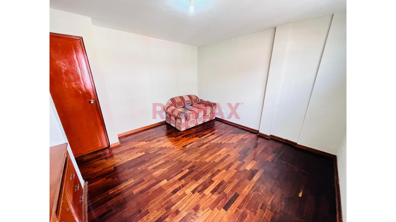 Se Vende Triplex En Ate – Ubicación Estratégica — foto 11