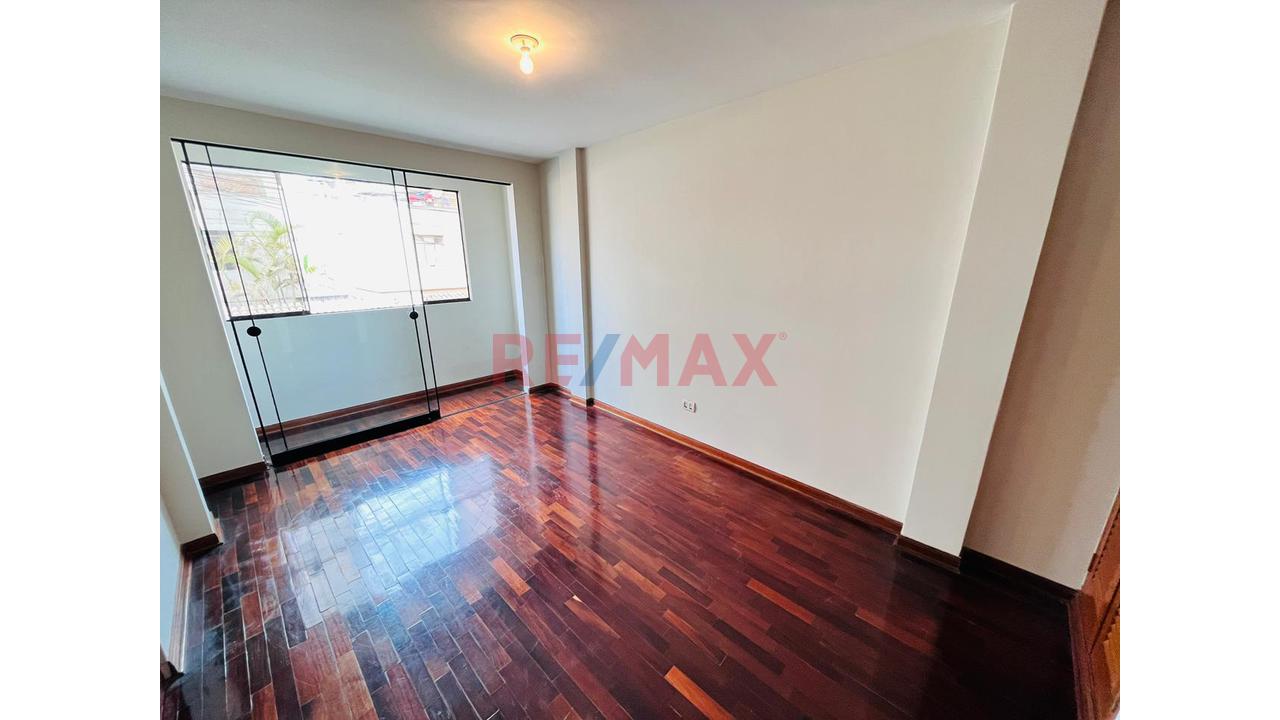 Se Vende Triplex En Ate – Ubicación Estratégica — foto 8