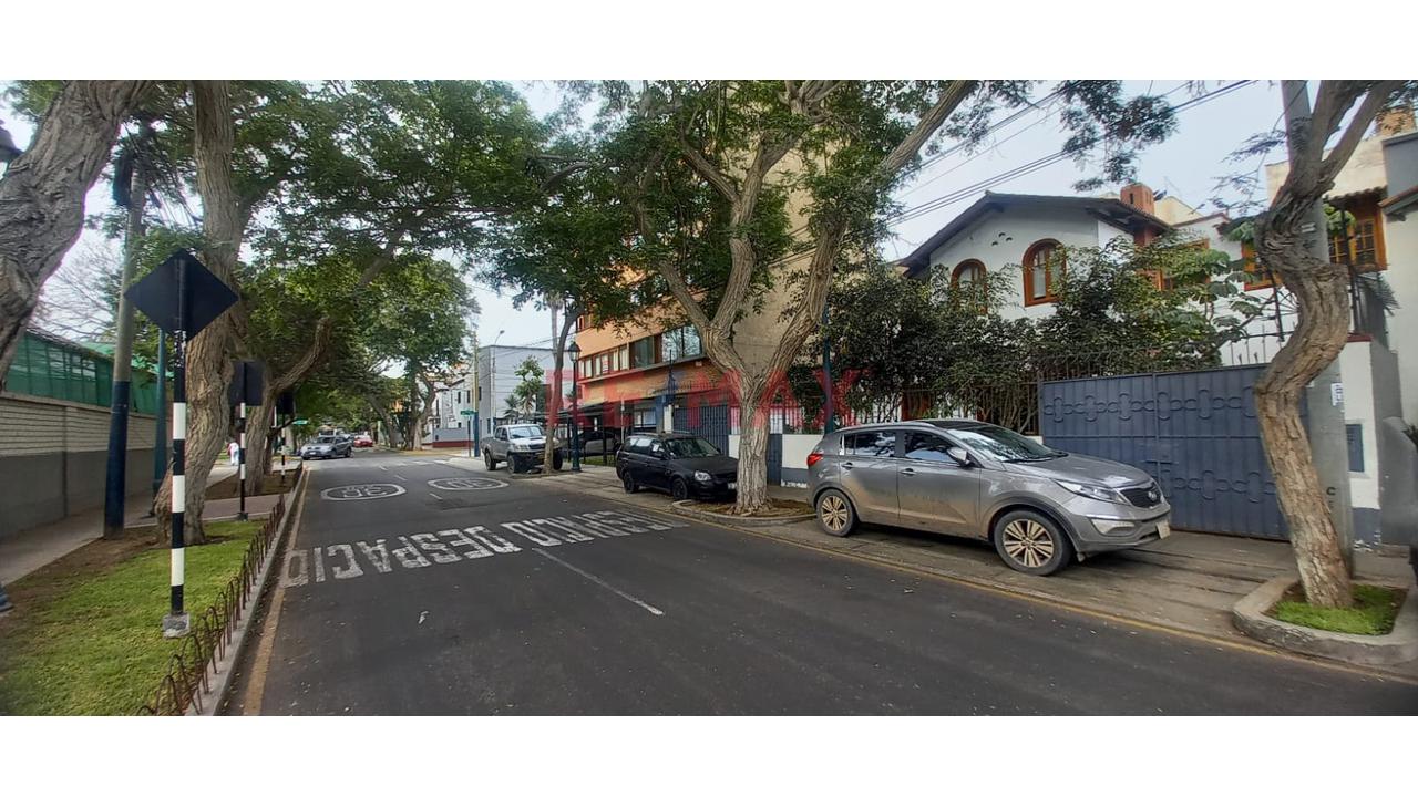 🏗️ **Oportunidad Para Constructores Y Desarrolladores – Terreno En San Isidro**  📍 **Prolongación Arenales, Cuadra 3 – San Isidro**  Excelente Oportunidad De Inversión Para Desarrollar Un **Proyecto - 3
