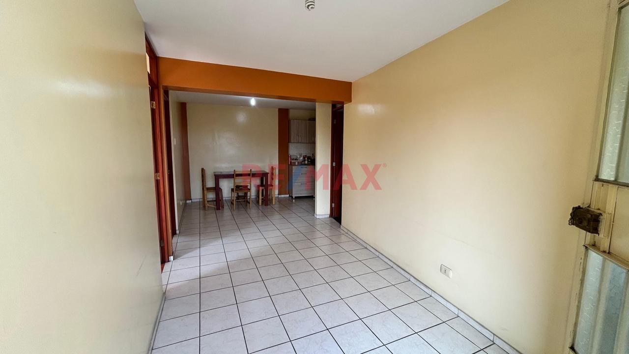 Se Vende Lindo Departamento En Avenida Andahuaylas, Esquina, A Pocos Pasos De La Panamericana Norte Y La Av. Las Palmeras. — foto 12