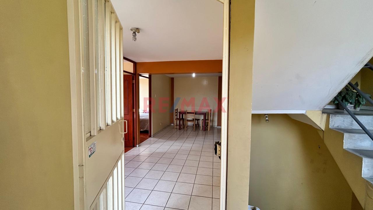 Se Vende Lindo Departamento En Avenida Andahuaylas, Esquina, A Pocos Pasos De La Panamericana Norte Y La Av. Las Palmeras. — foto 13