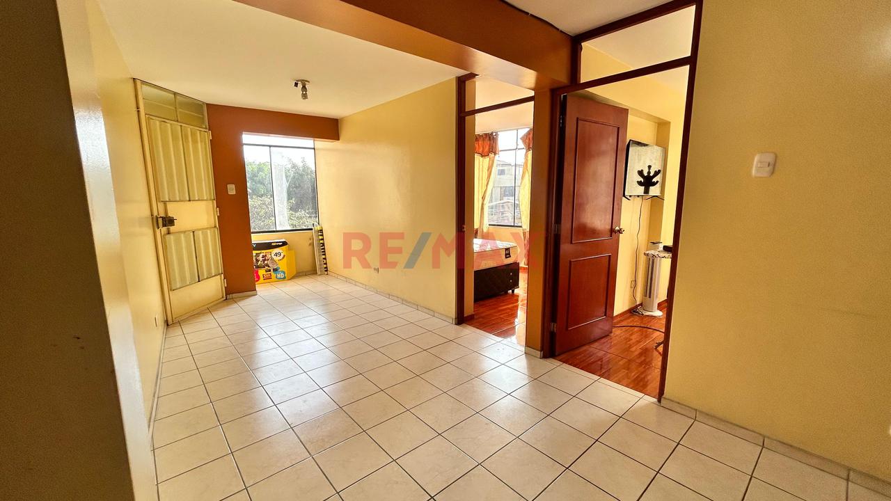 Se Vende Lindo Departamento En Avenida Andahuaylas, Esquina, A Pocos Pasos De La Panamericana Norte Y La Av. Las Palmeras.