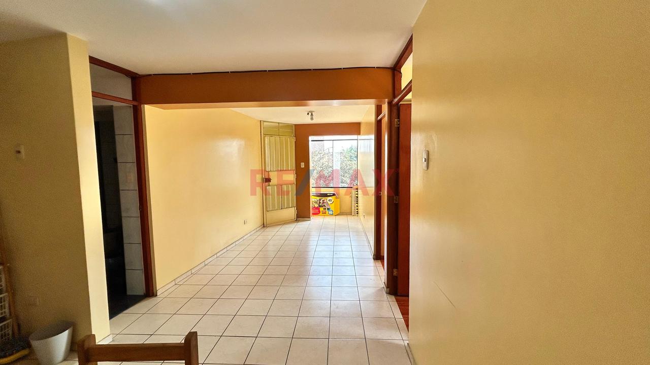 Se Vende Lindo Departamento En Avenida Andahuaylas, Esquina, A Pocos Pasos De La Panamericana Norte Y La Av. Las Palmeras. — foto 9
