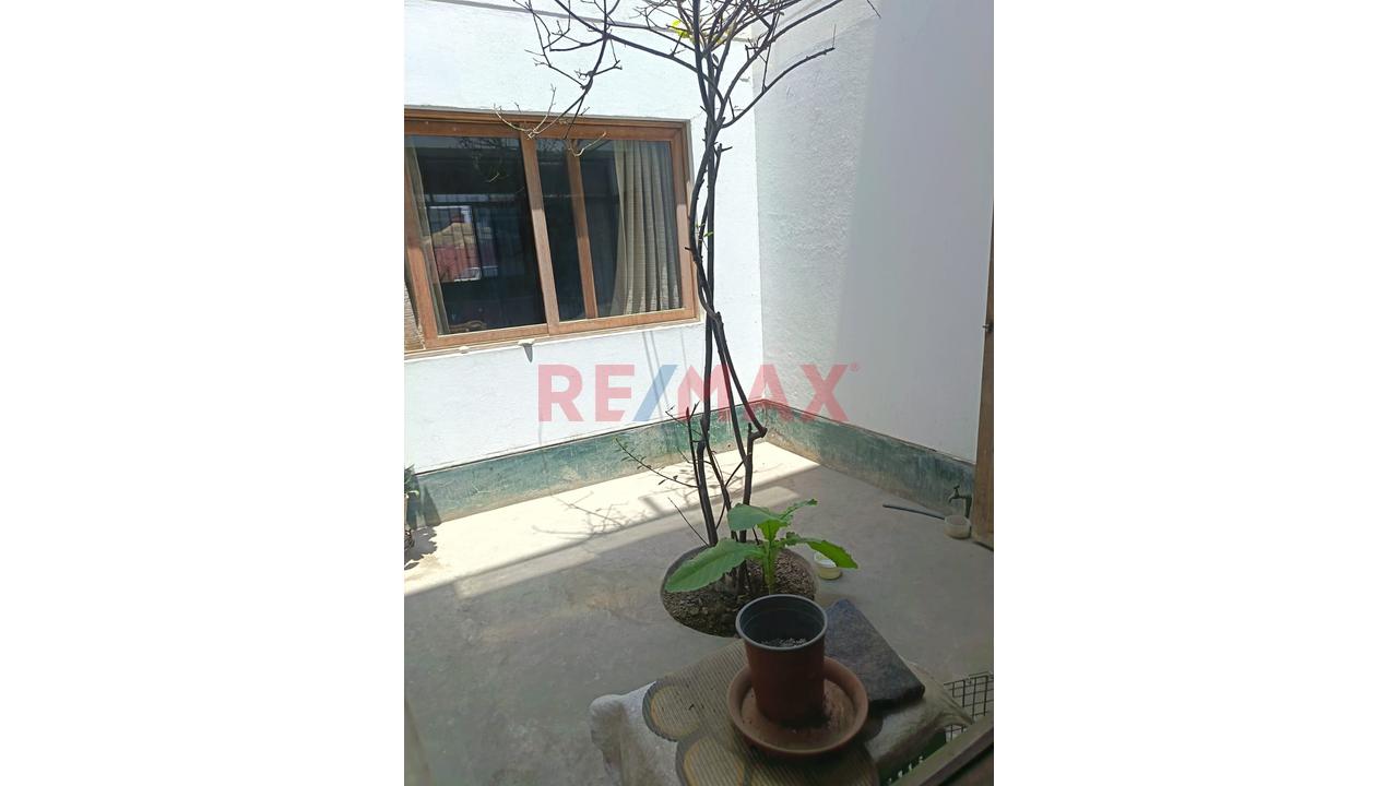 Se Vende Multifamiliar De 3 Pisos En Av. Los Faisanes-Chorrillos - 12