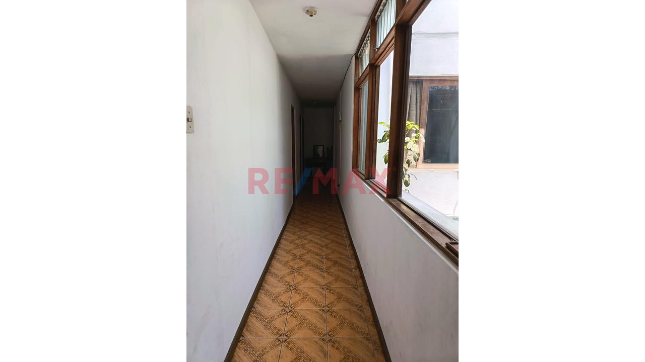 Se Vende Multifamiliar De 3 Pisos En Av. Los Faisanes-Chorrillos - 11