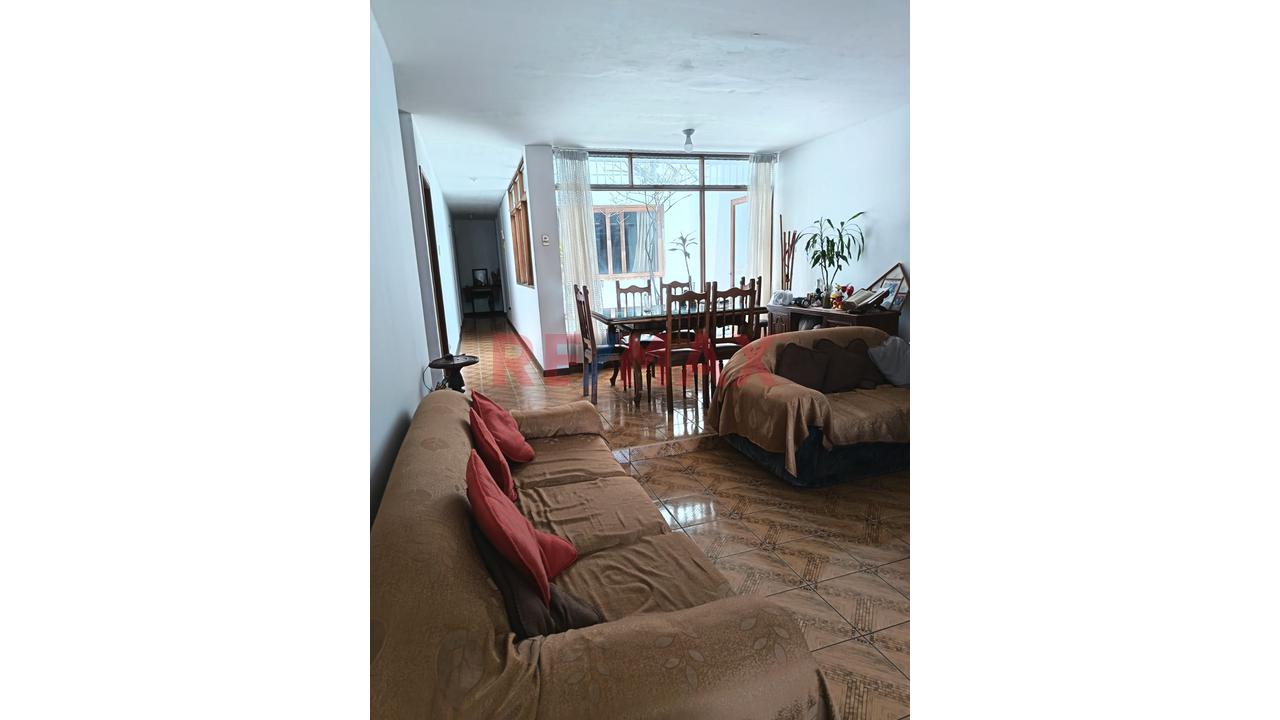 Se Vende Multifamiliar De 3 Pisos En Av. Los Faisanes-Chorrillos - 5