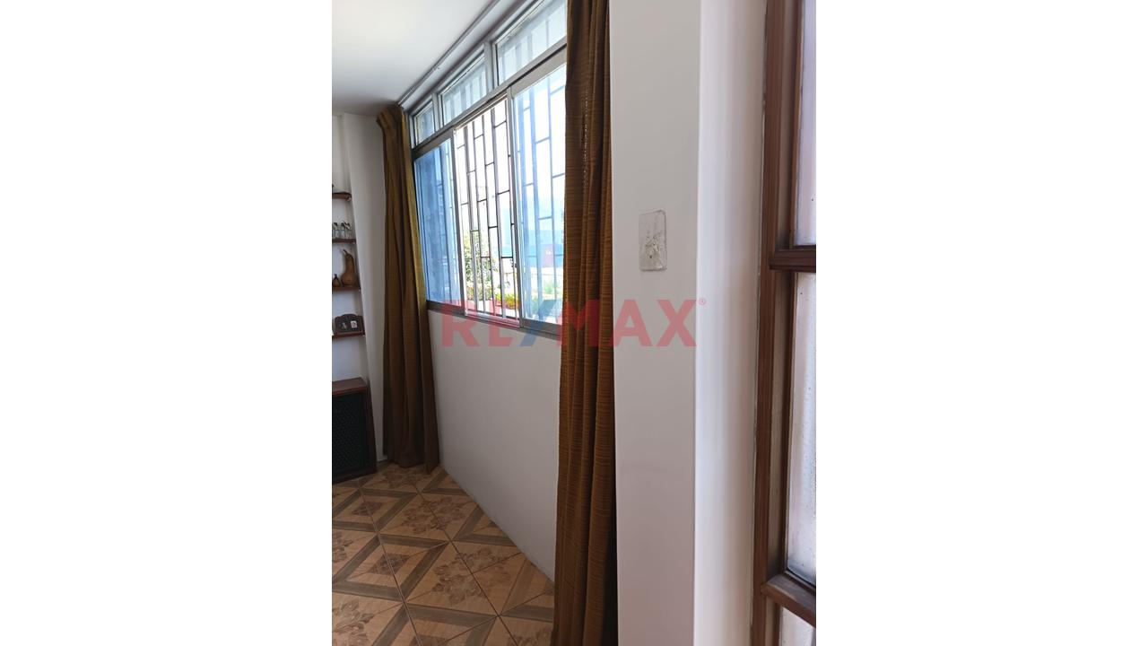 Se Vende Multifamiliar De 3 Pisos En Av. Los Faisanes-Chorrillos - 10