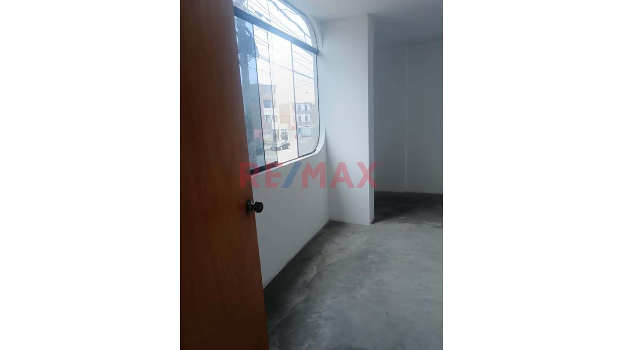 Se Vende Multifamiliar De 3 Pisos En Av. Los Faisanes-Chorrillos - 17