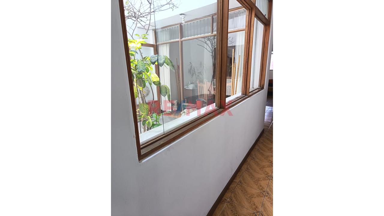 Se Vende Multifamiliar De 3 Pisos En Av. Los Faisanes-Chorrillos - 8