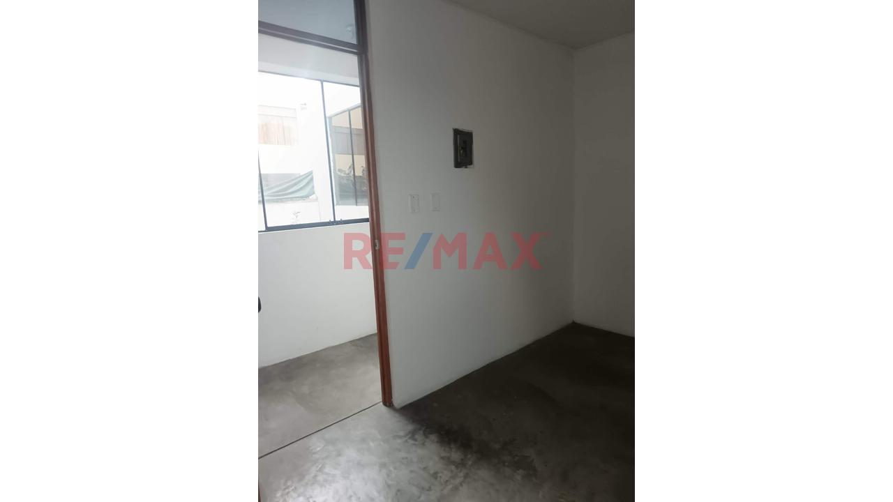 Se Vende Multifamiliar De 3 Pisos En Av. Los Faisanes-Chorrillos - 18