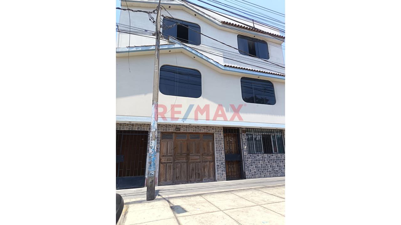 Se Vende Multifamiliar De 3 Pisos En Av. Los Faisanes-Chorrillos - 3