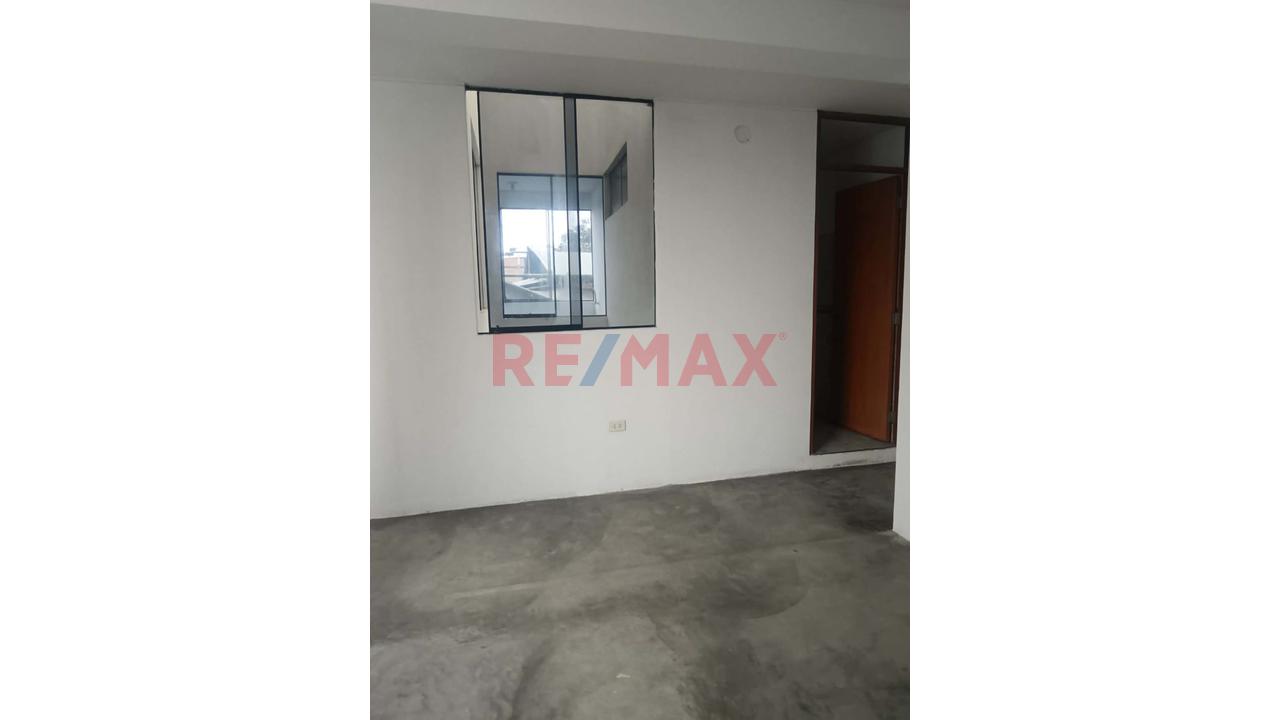 Se Vende Multifamiliar De 3 Pisos En Av. Los Faisanes-Chorrillos - 19