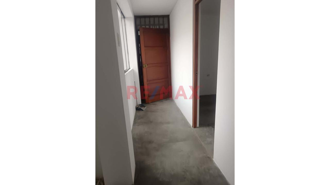 Se Vende Multifamiliar De 3 Pisos En Av. Los Faisanes-Chorrillos - 20