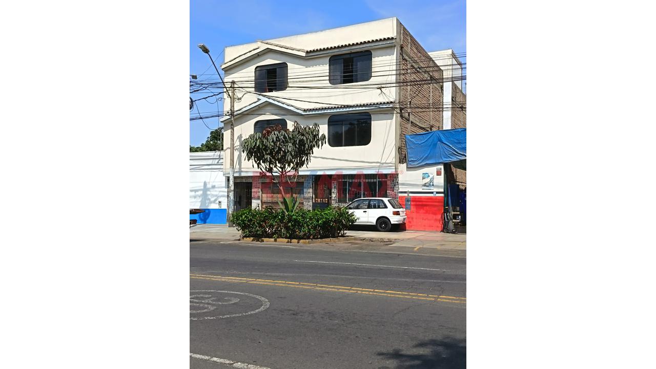 Se Vende Multifamiliar De 3 Pisos En Av. Los Faisanes-Chorrillos - 2