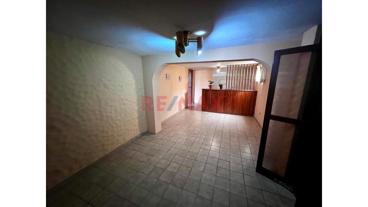 Venta De Casa - Oficina En Surco - 618 M² - Ubicación Estratégica - 17