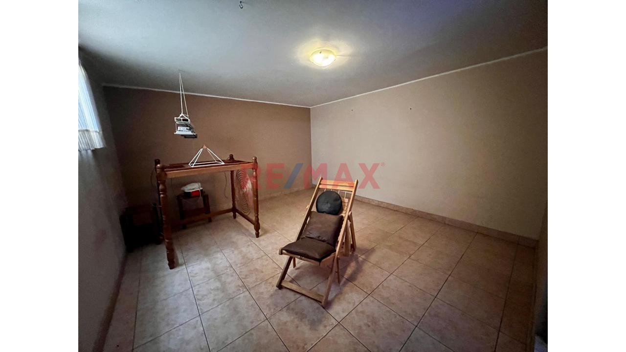 Venta De Casa - Oficina En Surco - 618 M² - Ubicación Estratégica - 12