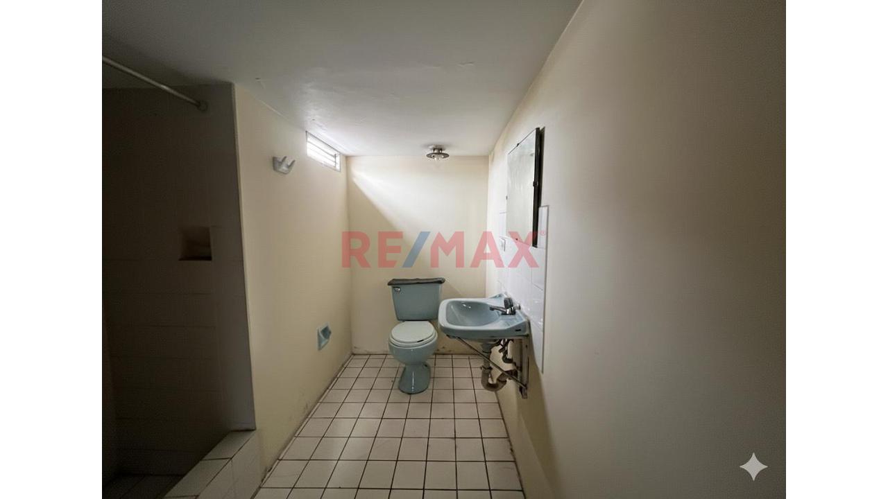 Venta De Casa - Oficina En Surco - 618 M² - Ubicación Estratégica - 18