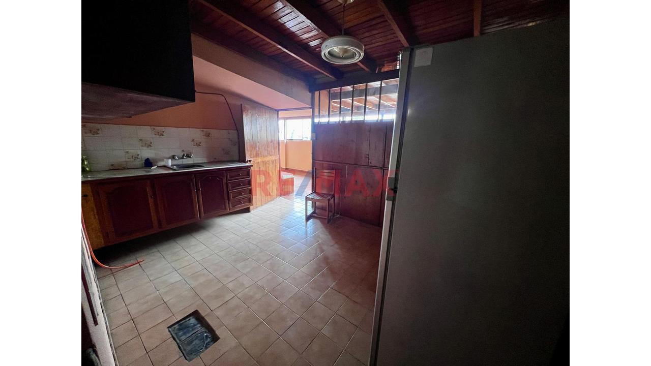 Venta De Casa - Oficina En Surco - 618 M² - Ubicación Estratégica - 14
