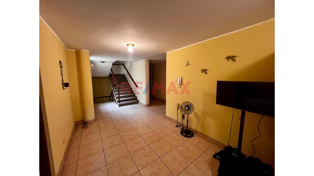 Venta De Casa - Oficina En Surco - 618 M² - Ubicación Estratégica - 10