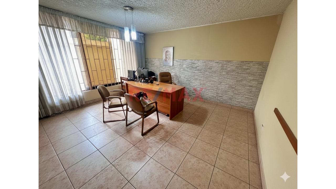 Venta De Casa - Oficina En Surco - 618 M² - Ubicación Estratégica - 4