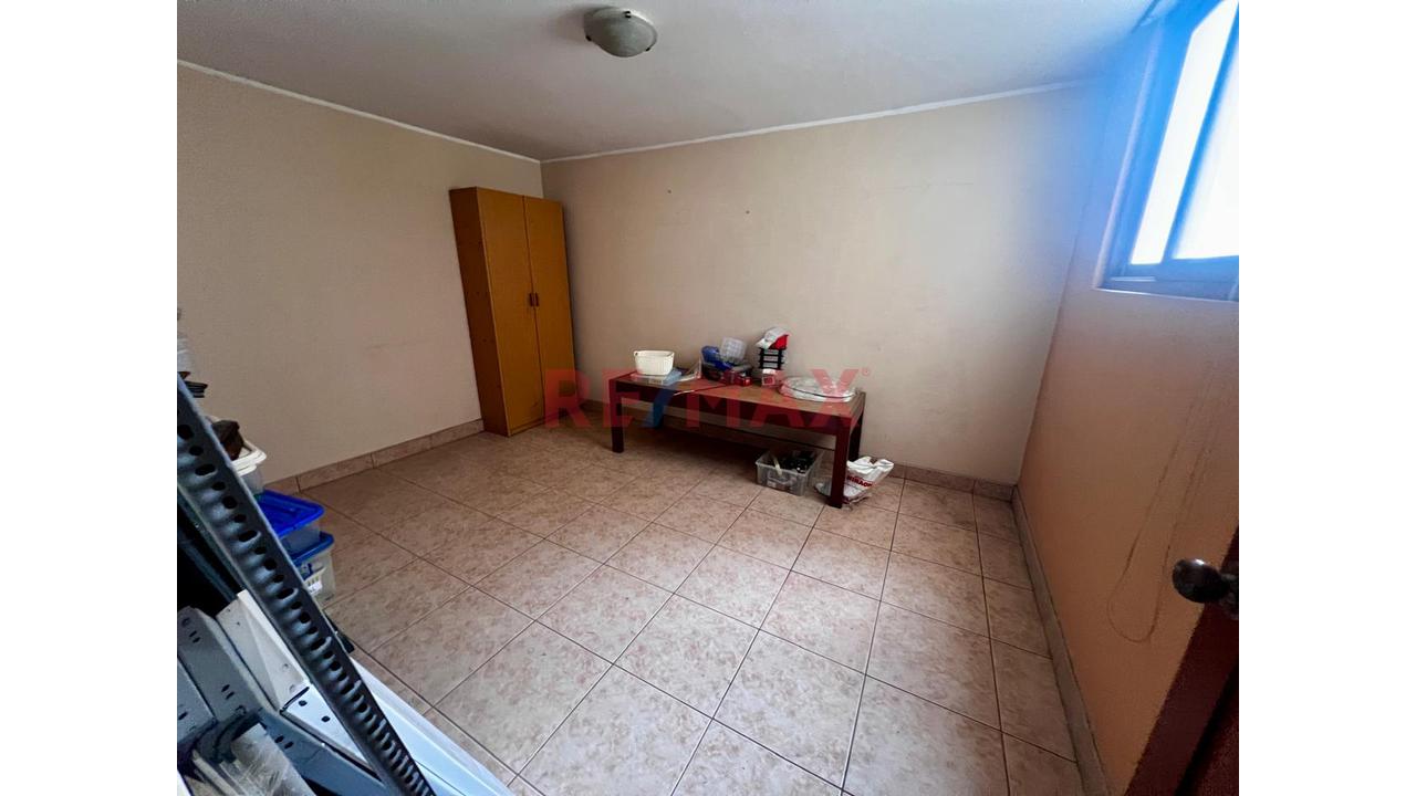 Venta De Casa - Oficina En Surco - 618 M² - Ubicación Estratégica - 11