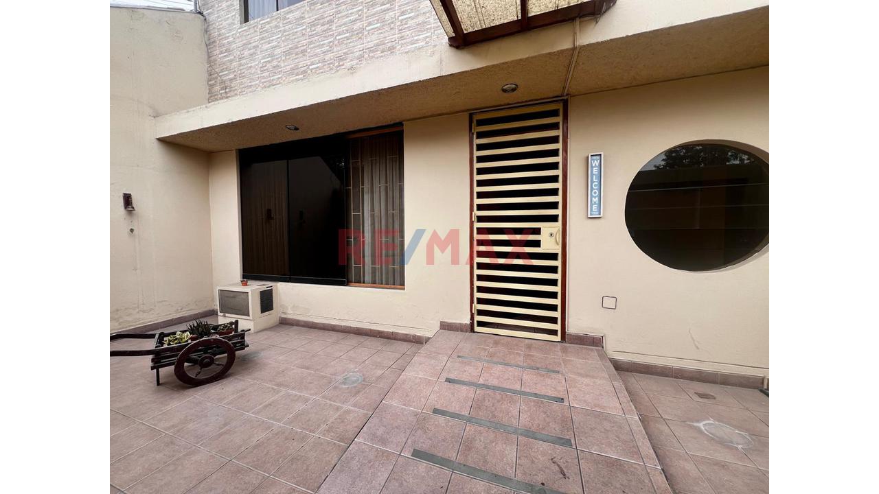Venta De Casa - Oficina En Surco - 618 M² - Ubicación Estratégica - 2