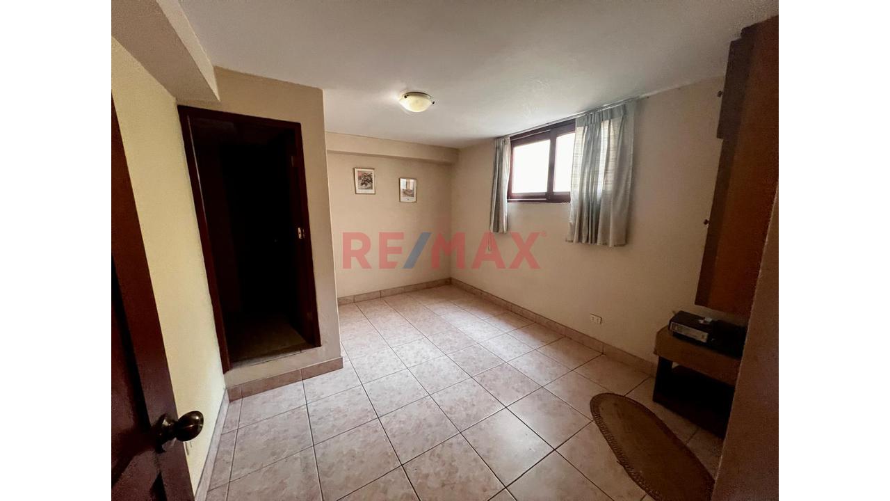 Venta De Casa - Oficina En Surco - 618 M² - Ubicación Estratégica - 7