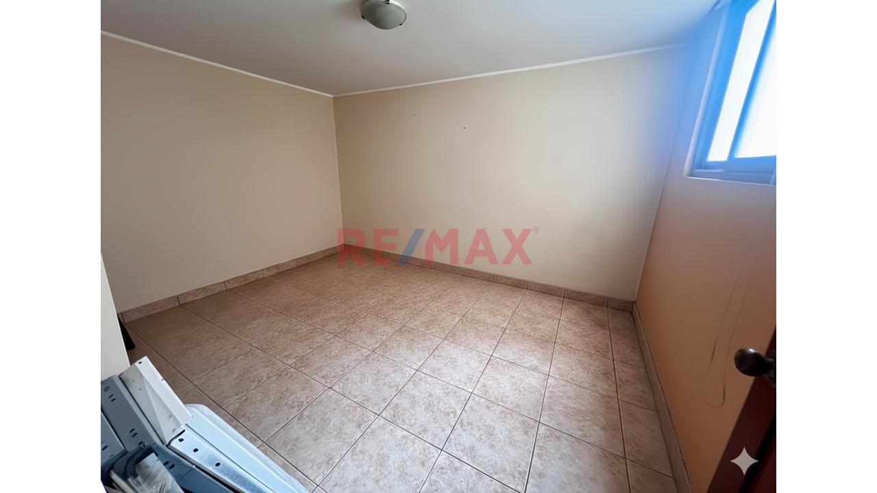 Venta De Casa - Oficina En Surco - 618 M² - Ubicación Estratégica - 5