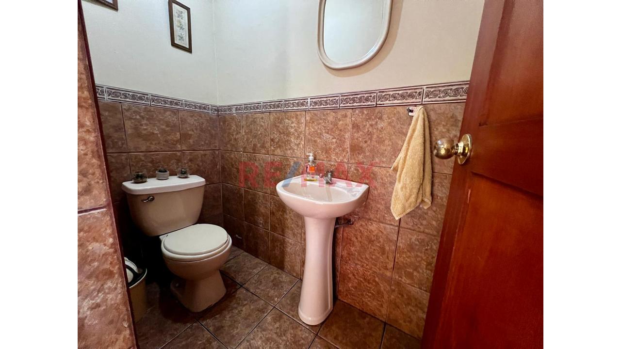 Venta De Casa - Oficina En Surco - 618 M² - Ubicación Estratégica - 8