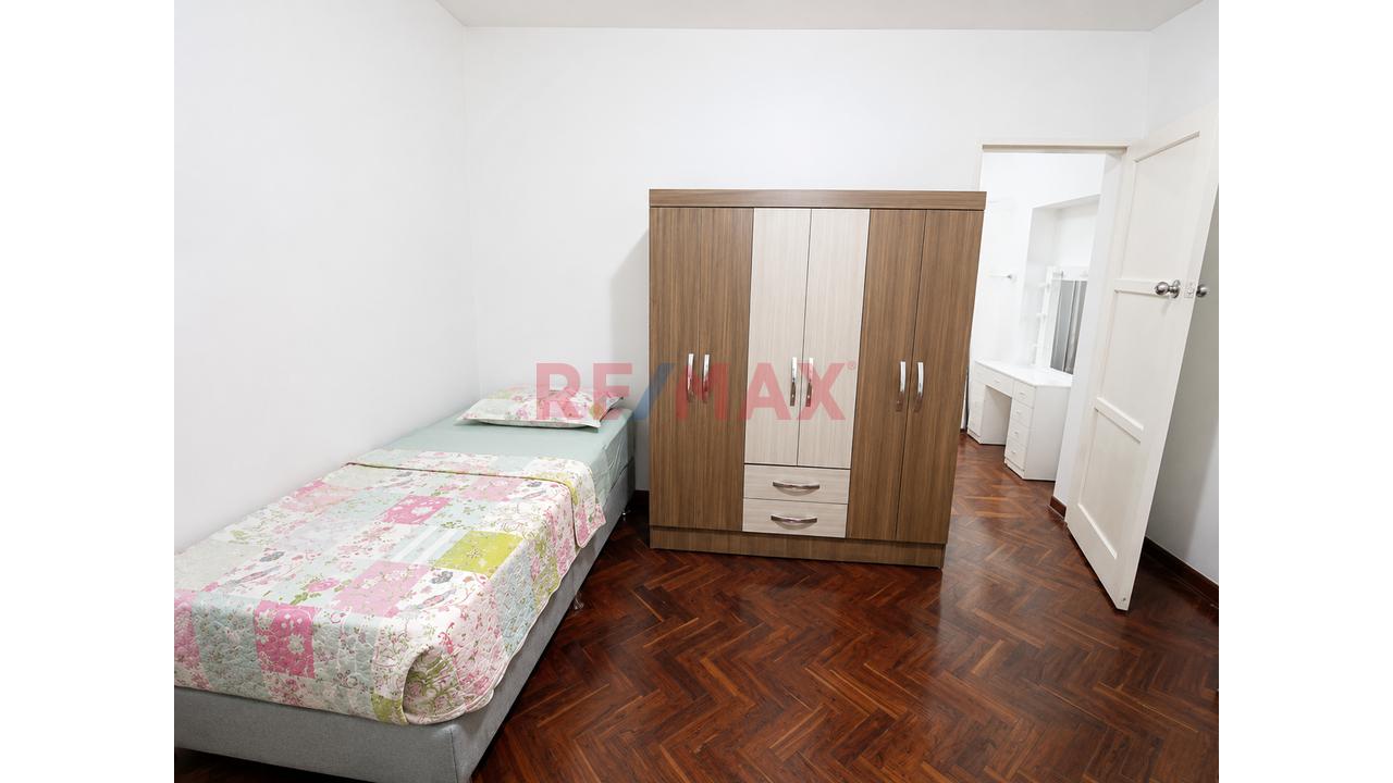 Venta De Casa En Miraflores Como Terreno - 2