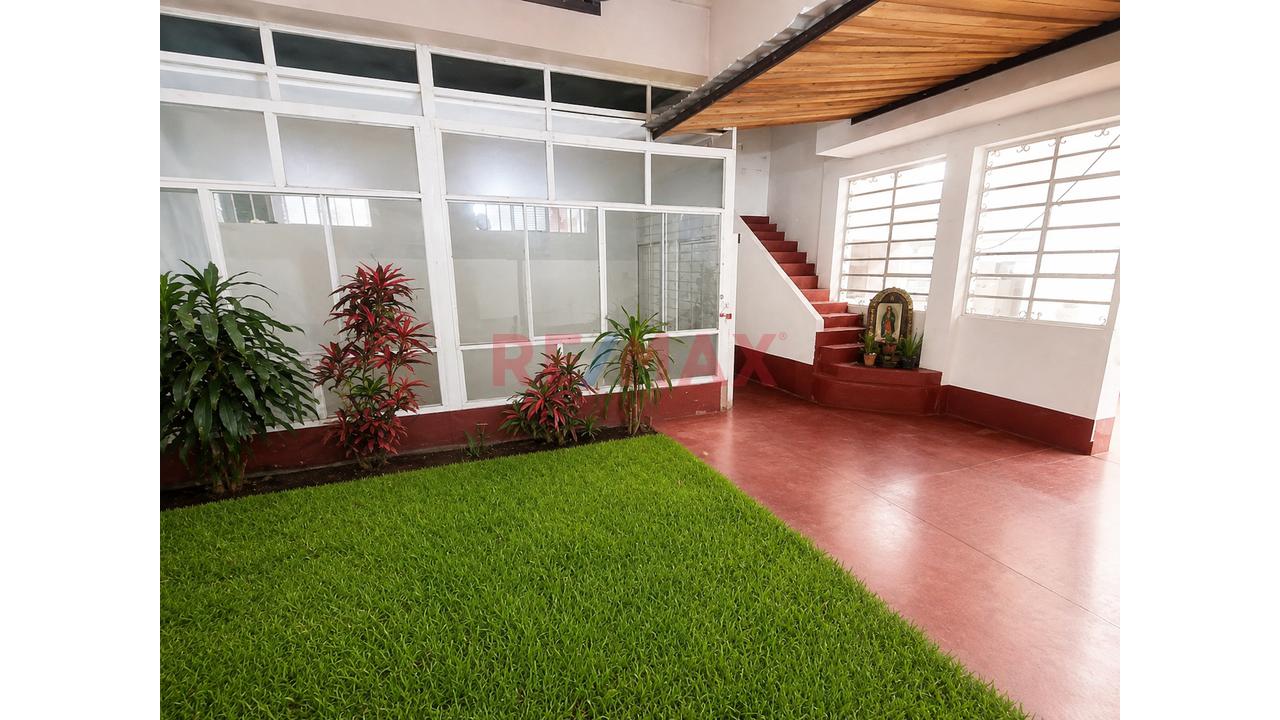 Venta De Casa En Miraflores Como Terreno - 12
