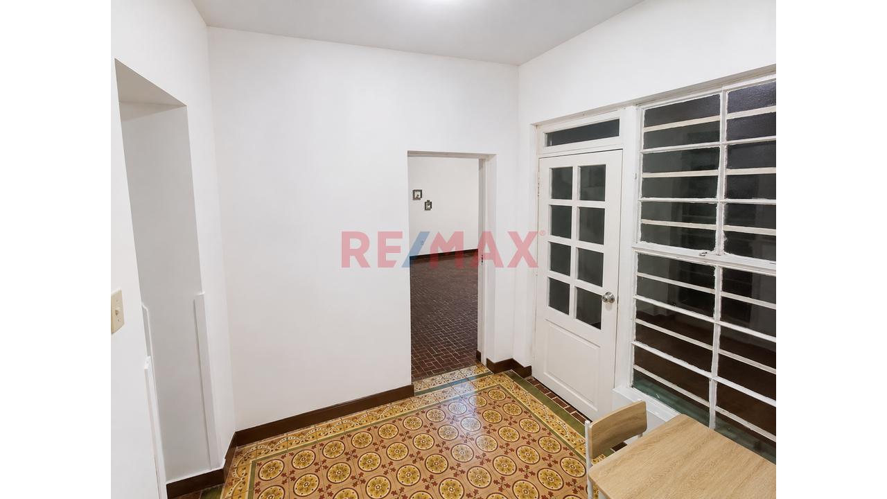 Venta De Casa En Miraflores Como Terreno - 5