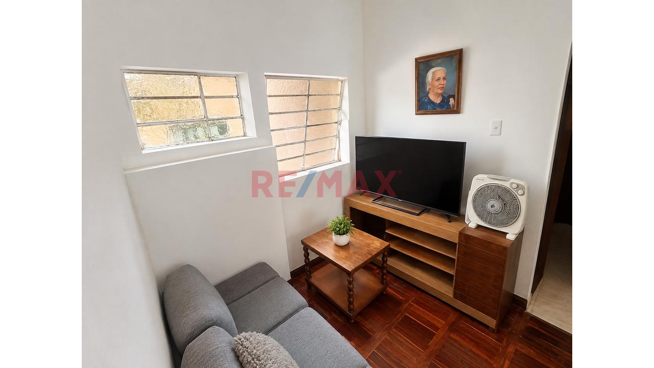 Venta De Casa En Miraflores Como Terreno - 17