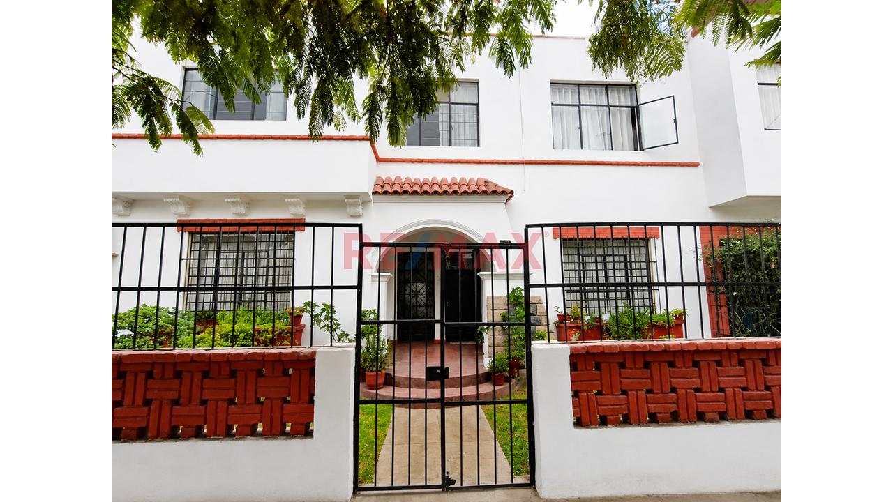 Venta De Casa En Miraflores Como Terreno - 11