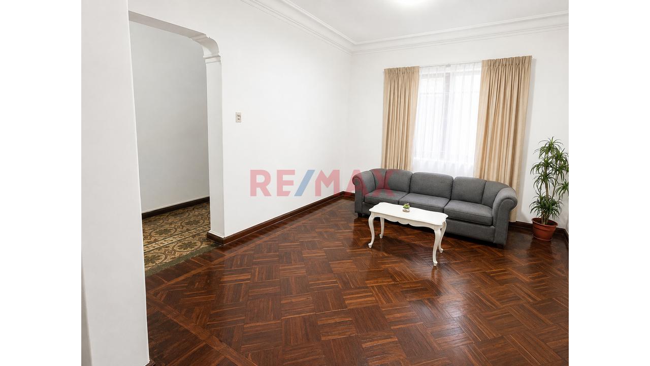 Venta De Casa En Miraflores Como Terreno - 3