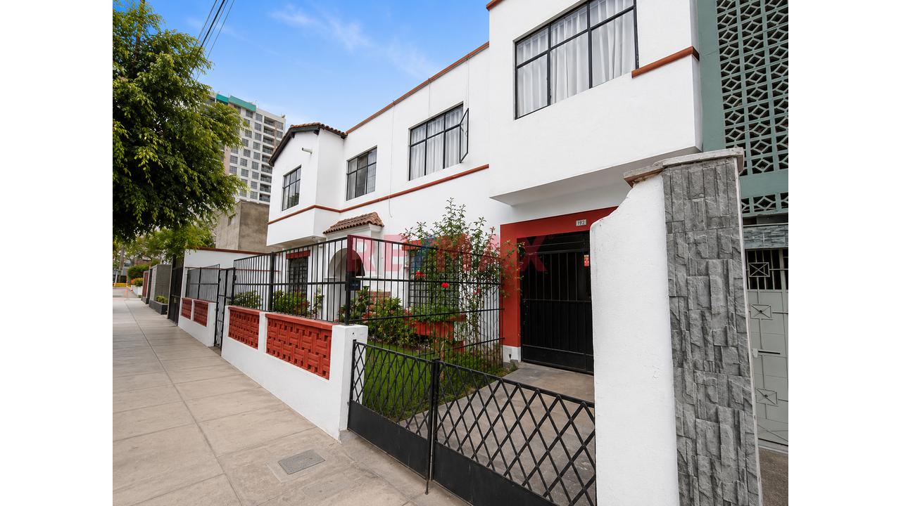 Venta De Casa En Miraflores Como Terreno - 13