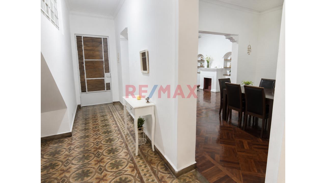 Venta De Casa En Miraflores Como Terreno - 4