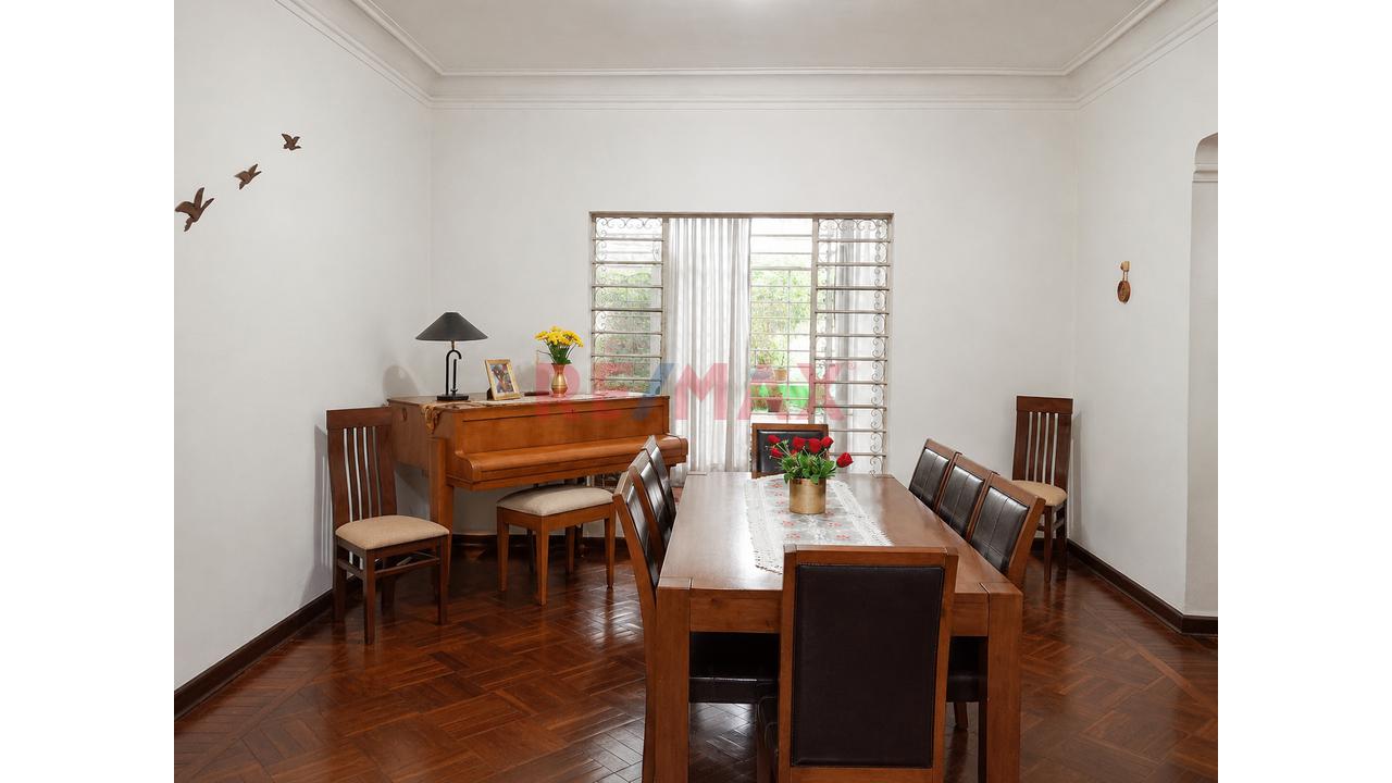 Venta De Casa En Miraflores Como Terreno - 8