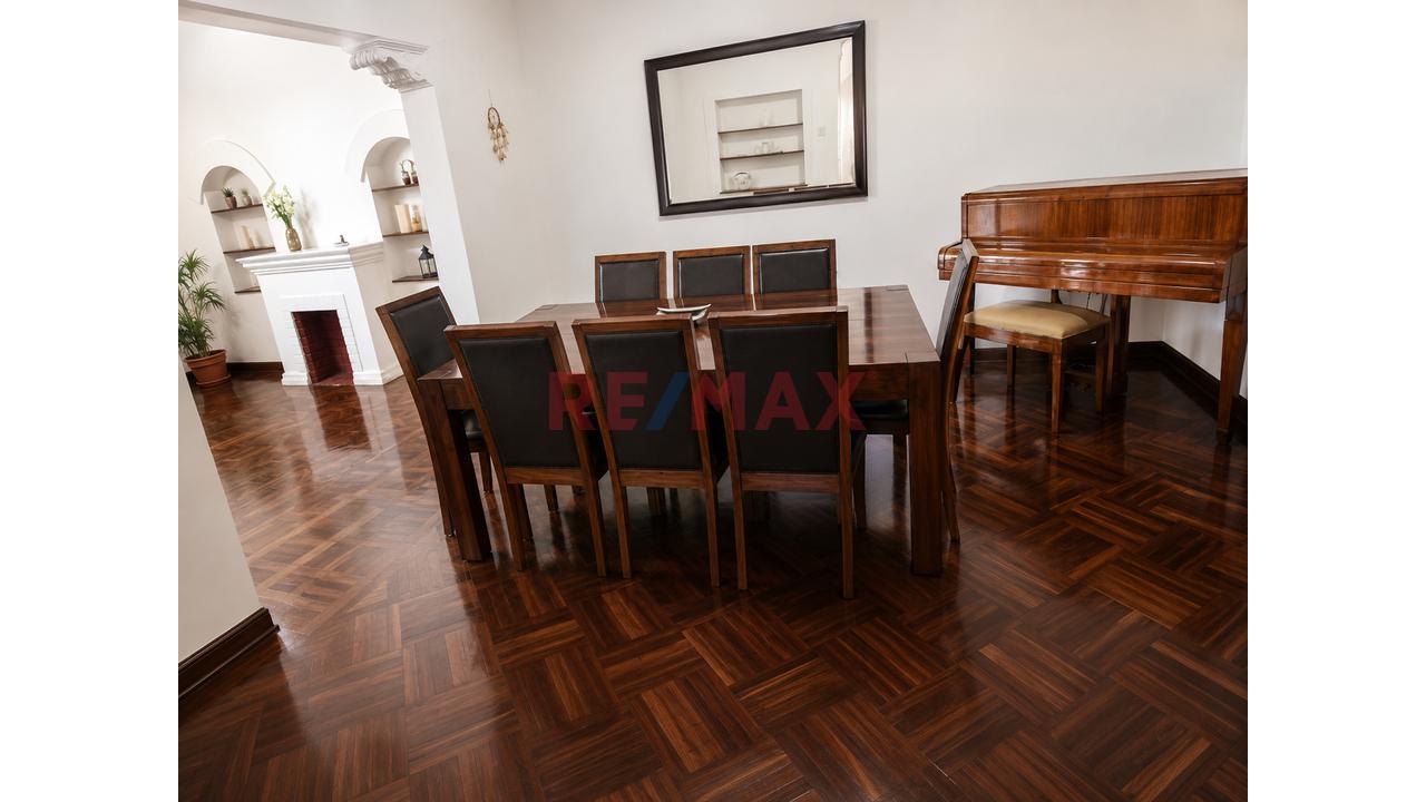 Venta De Casa En Miraflores Como Terreno - 15