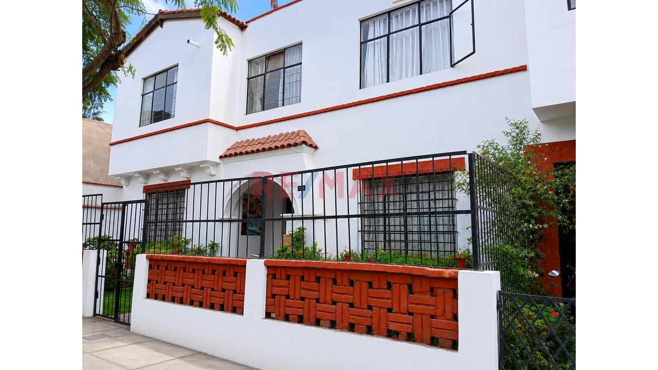 Venta De Casa En Miraflores Como Terreno - 20
