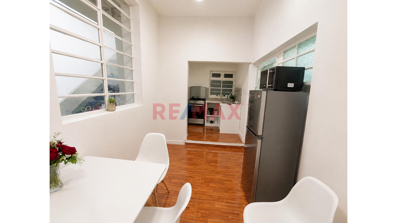 Venta De Casa En Miraflores Como Terreno - 16