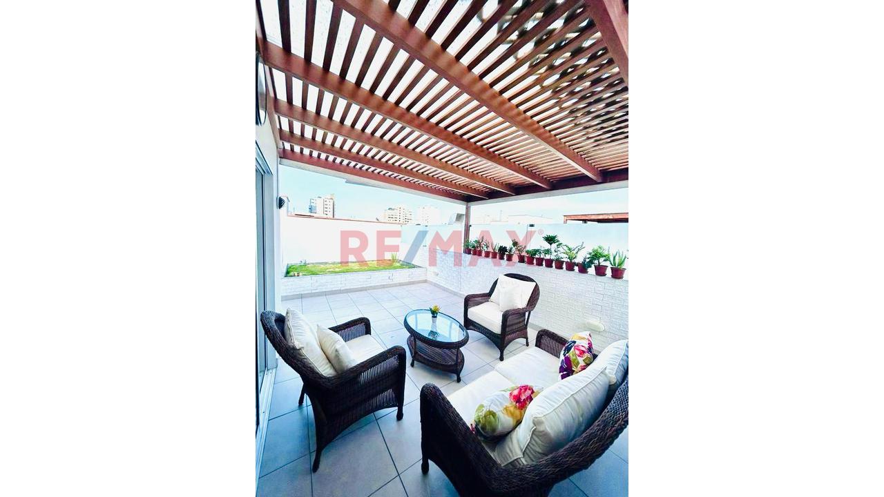 Dúplex En Miraflores Con Amplia Azotea Privada — foto 13