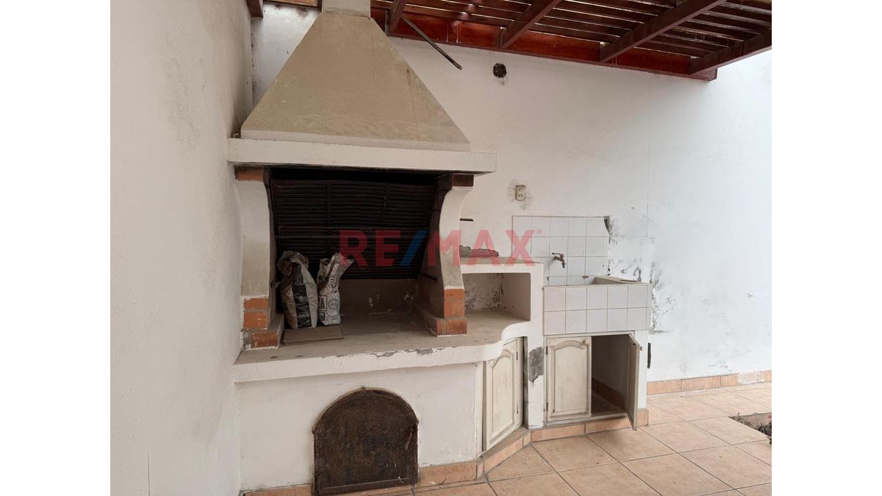 Venta De Casa En Chorrillos - Zona Segura Y Residencial - 16
