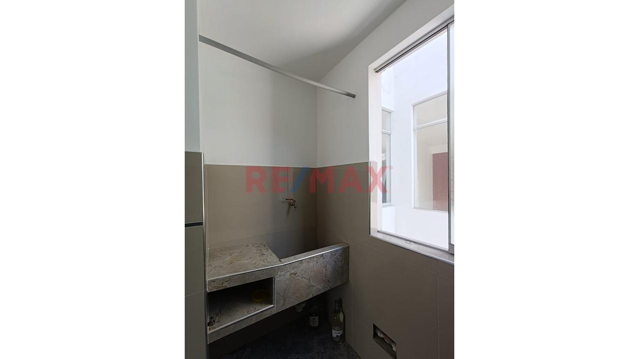 🏡 Vendo Departamento  En Surco  Con Amplia Terraza  – Frente Al Parque — foto 11
