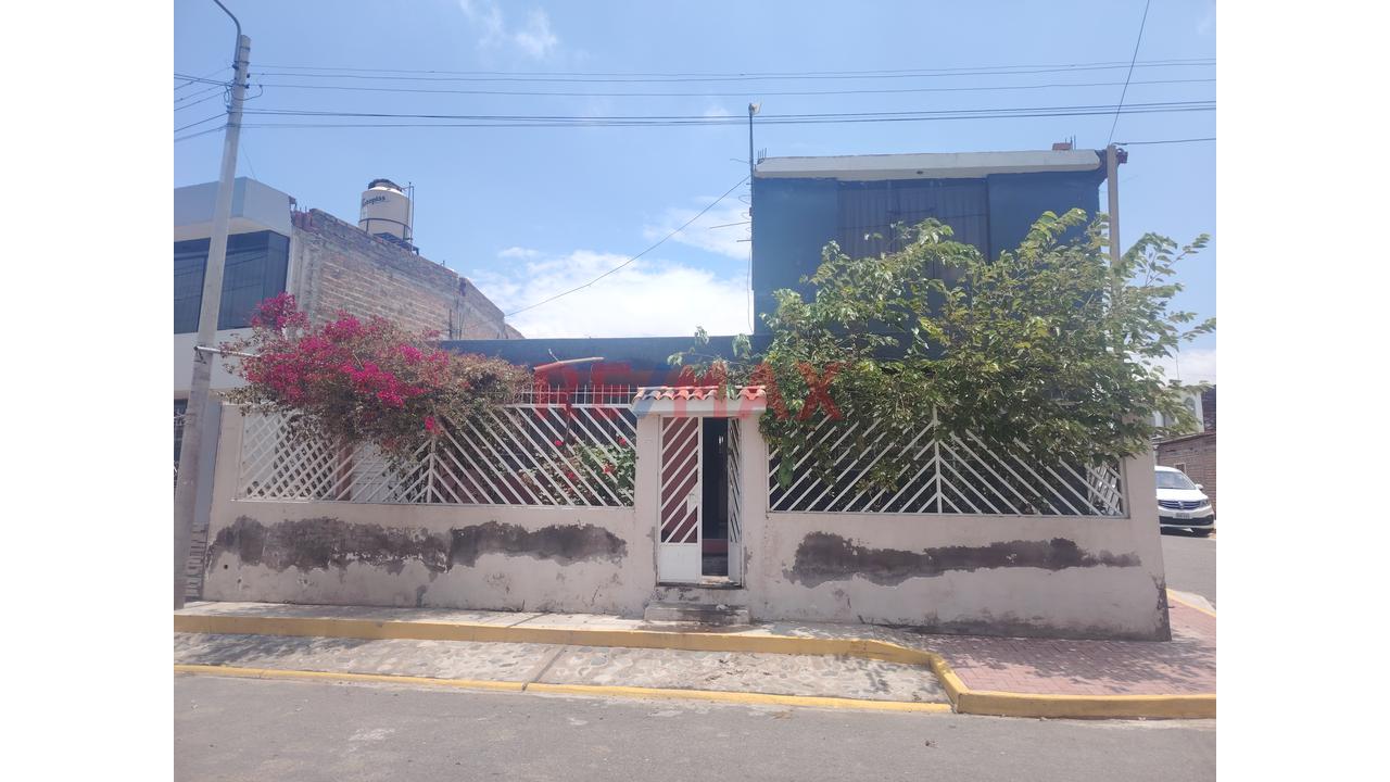 Amplio Terreno En Esquina En Venta - 2