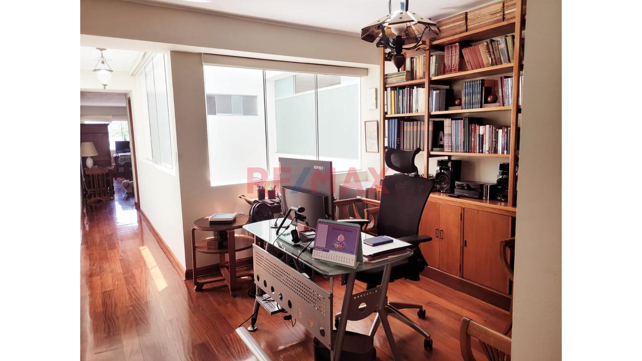 Venta De Hermoso Departamento En- Surco — foto 2