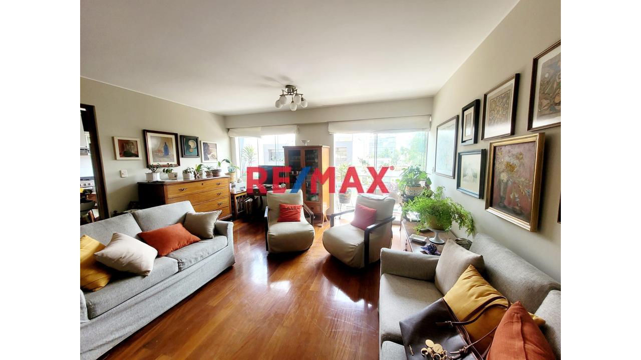Venta De Hermoso Departamento En- Surco