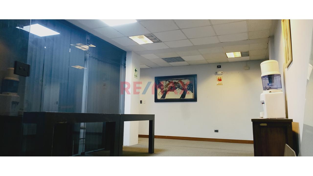 Alquiler Oficinas Amobladas En El Corazón De Santa Beatriz, Con Estacionamiento — foto 8