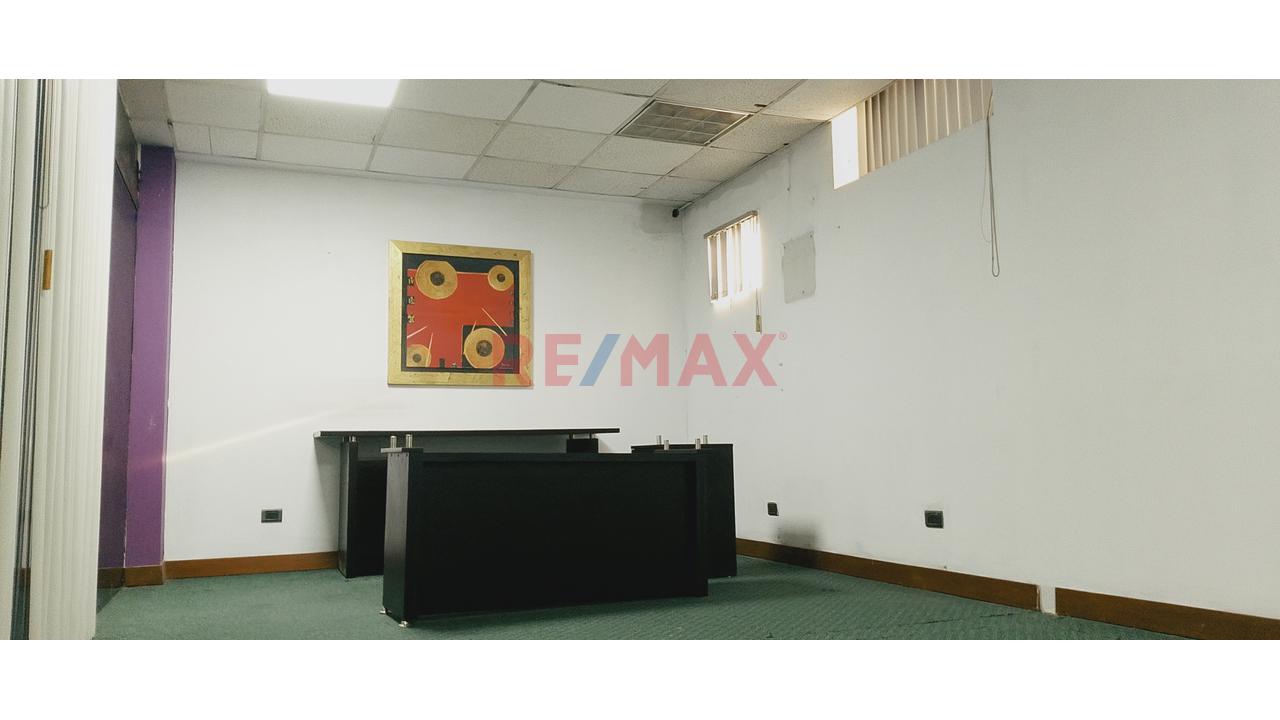 Alquiler Oficinas Amobladas En El Corazón De Santa Beatriz, Con Estacionamiento — foto 10